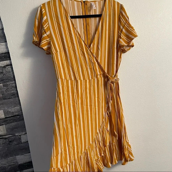 Summer yellow stripped dress - Picture 2 of 13